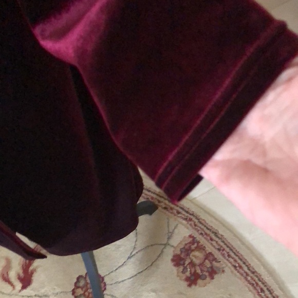 Velvety soft wine colored over the head dress - Picture 3 of 6